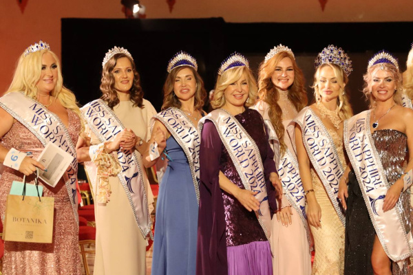 Queen Sapphire World